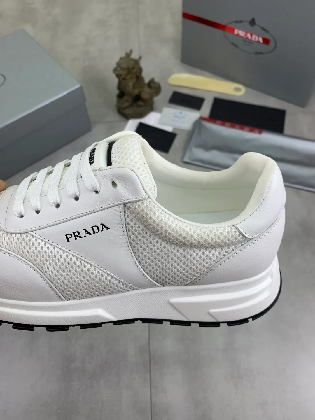 Men's Men's Shoes 💰P560 💰【New Style】 The latest model of high-quality PRADA classic men's shoes has been launched on the official website at a 1:1 replica, synchronized in Hong Kong and on the same catwalk; all made of calfskin➕imported cowhide lining, 🍡🍡original rubber outsole, non-slip and wear-resistant; comfortable on the feet, attractive style, fine workmanship, and simple and neat shoe lasts, highlighting a man's courage and toughness, 👍size 38 to 44 (45 can be customized) black White color🉑️choose